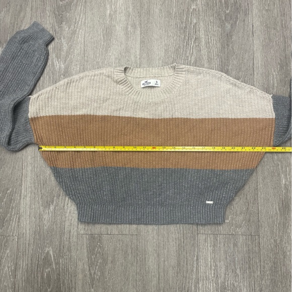 Hollister Cream, Brown, and Gray Color Block Cropped Sweater size small - Picture 9 of 10